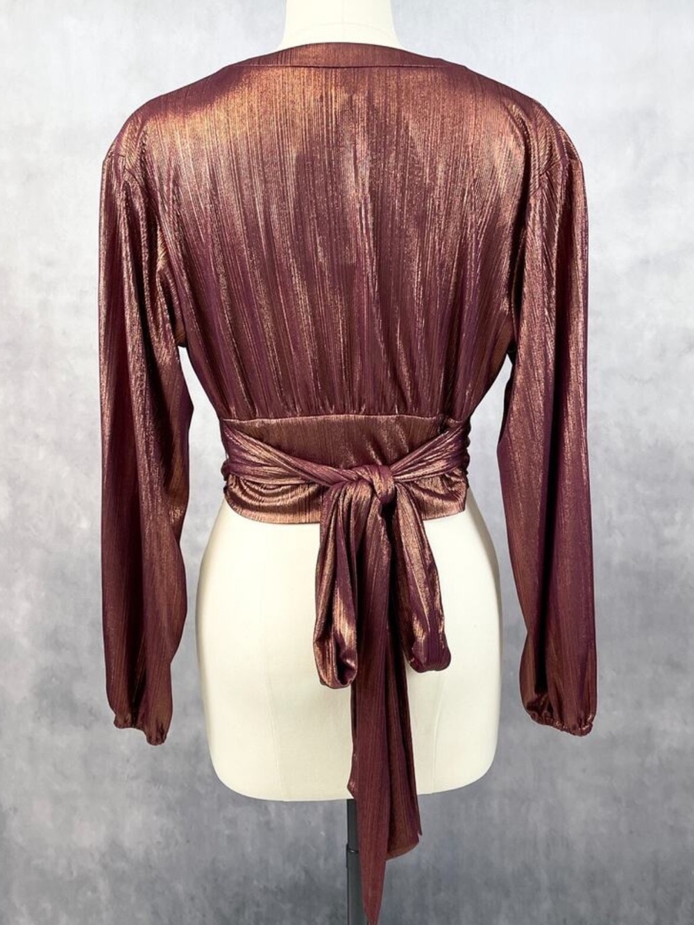 NEW! WAYF Metallic‎ Copper Tie Back Long Sleeve Crop Top women’s size Small NWT - Picture 2 of 8